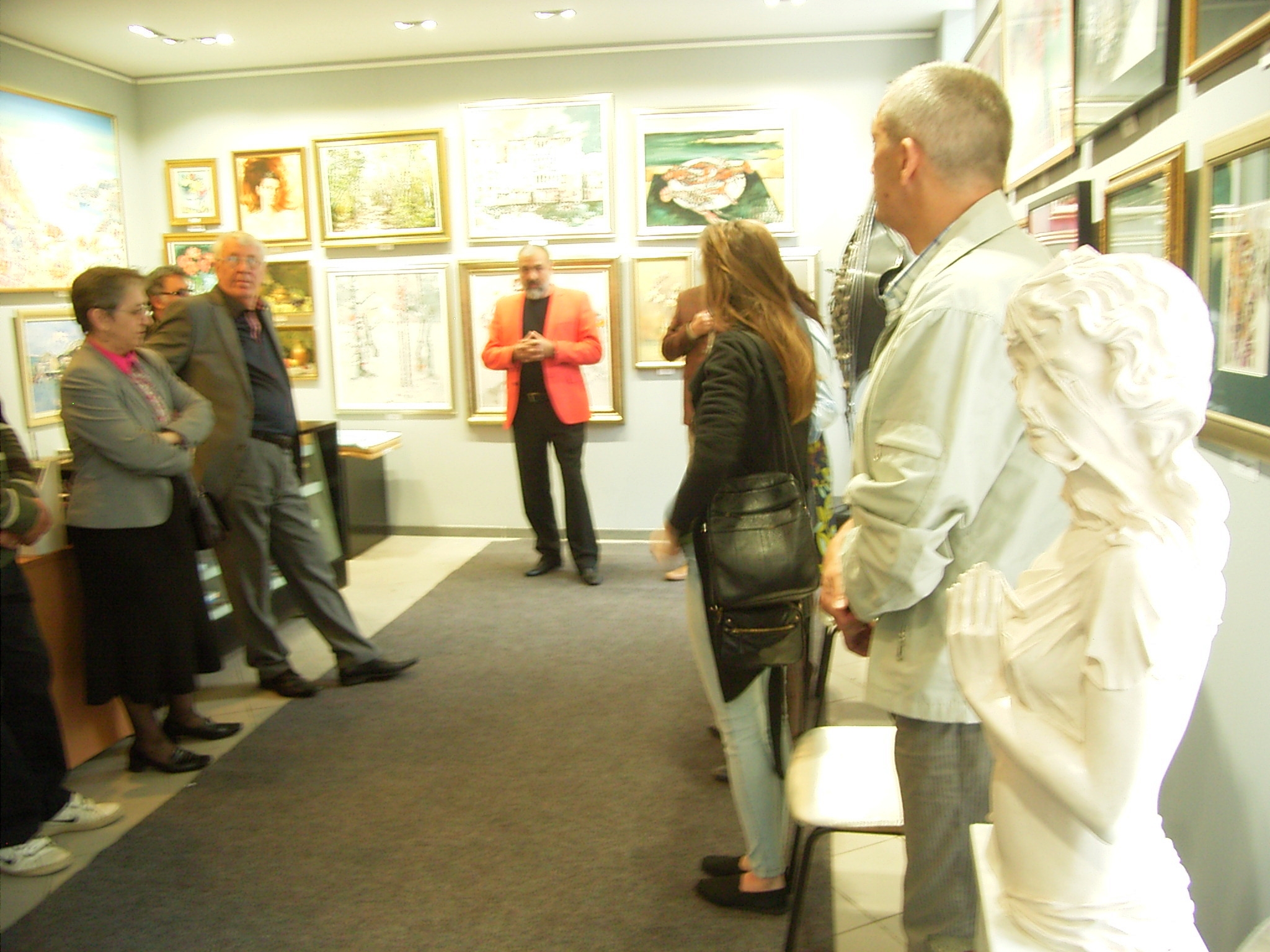 Reinventare artistică/ Un magazin ca-n Occident pentru plasticienii Galaţiului