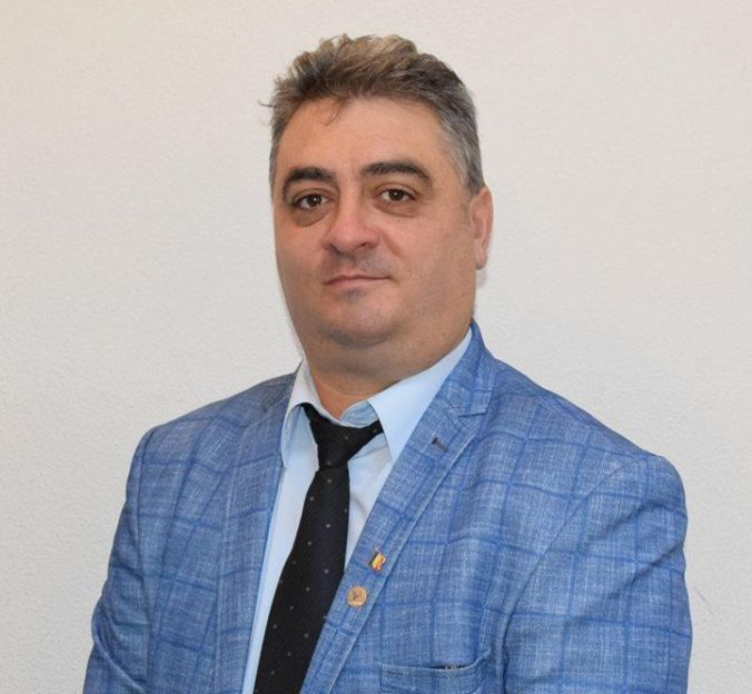 Săli de sport tăiate de primarul Pucheanu la două colegii gălățene