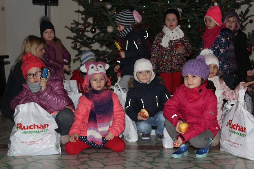 ”Fluturaşii” de la Parfumul Teilor ne-au colindat!