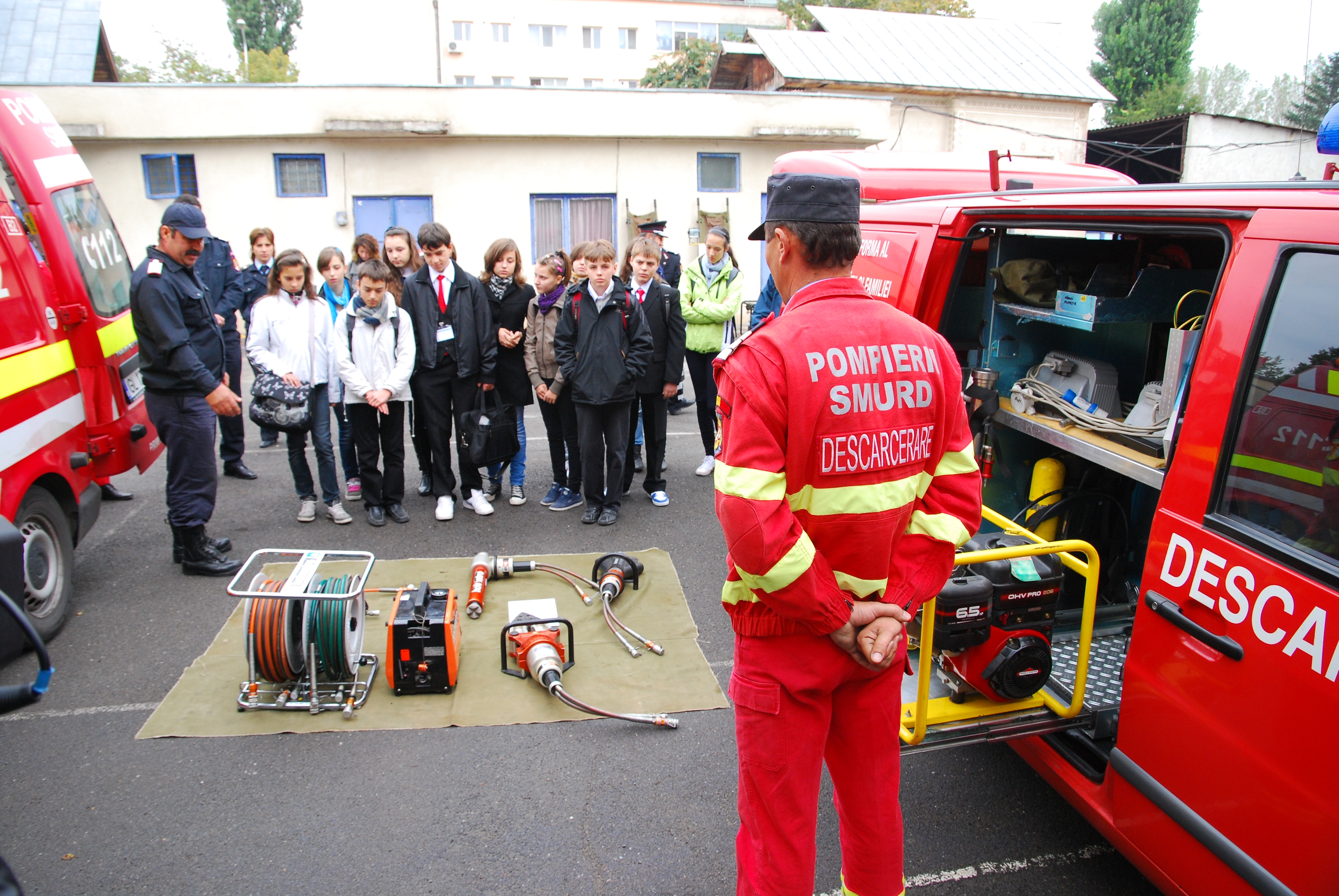 Elevii gălăţeni, educaţi să facă faţă dezastrelor! Vezi unde se situează ţara noastră în topul riscurilor de calamităţi
