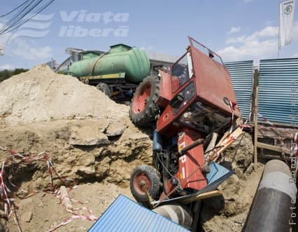 Tractor răsturnat într-un şanţ ISPA