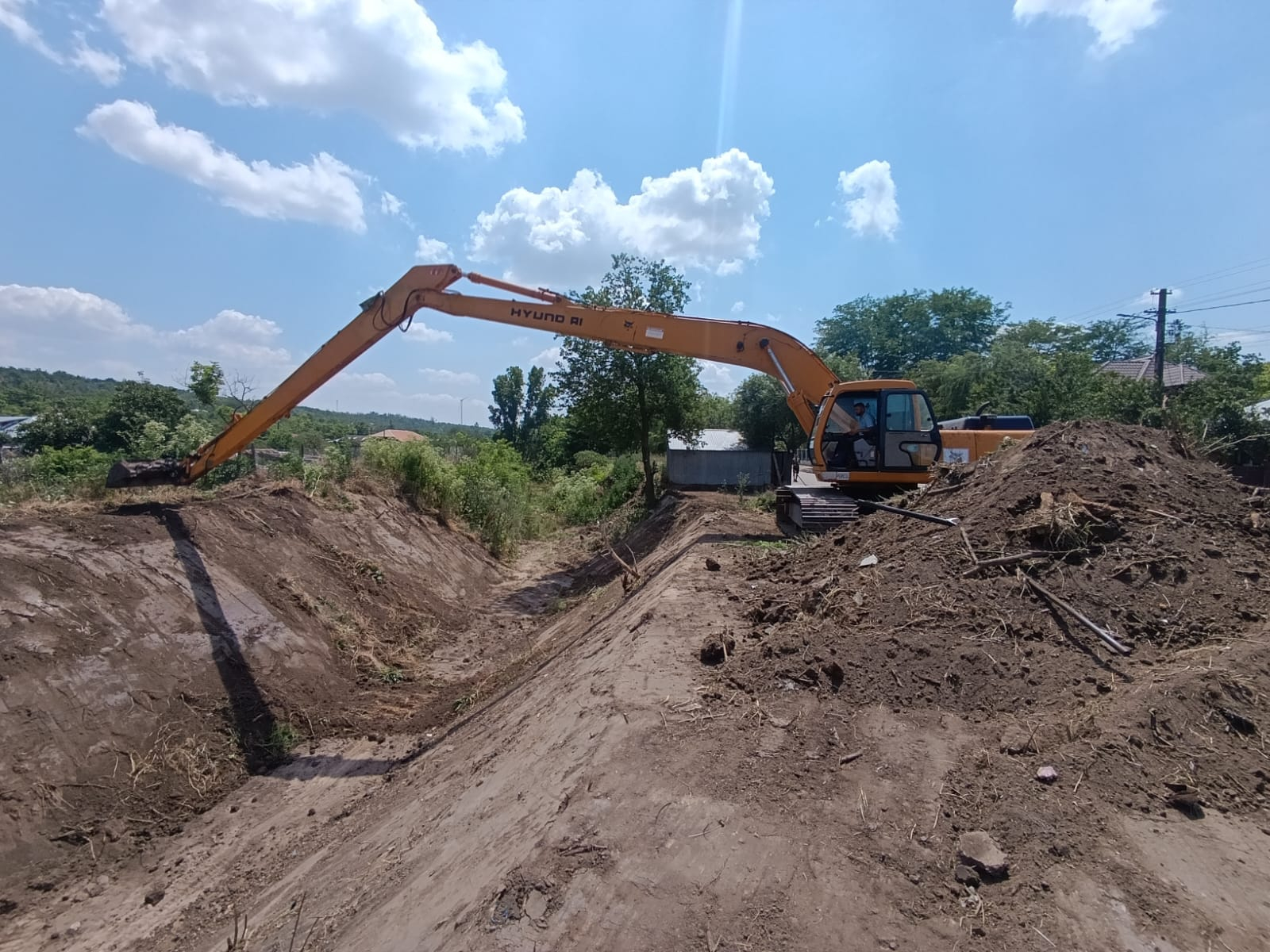 Lucrări pe albiile râurilor din județul Galați