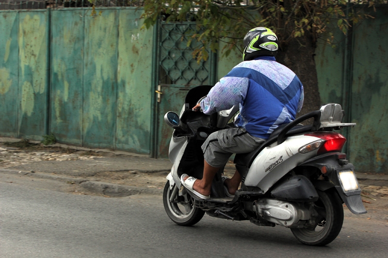 Doi mopediști gălățeni au fost ”arși” la cazier pentru că nu aveau permis