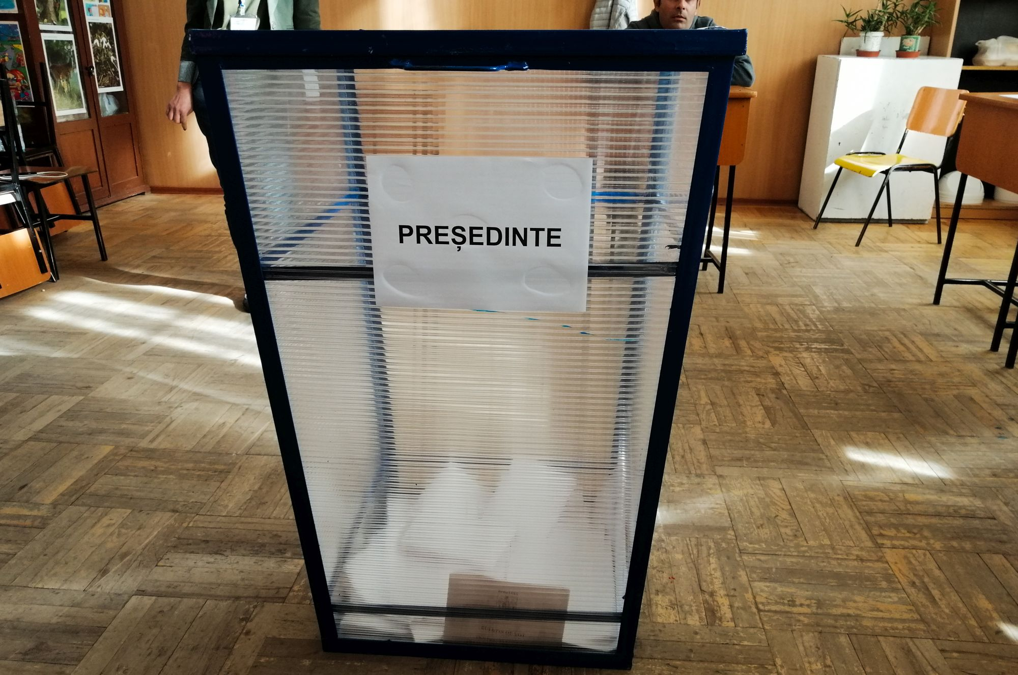 Gălăţenii, aşteptaţi la urne să-şi aleagă preşedintele. Ultimul tur de scrutin