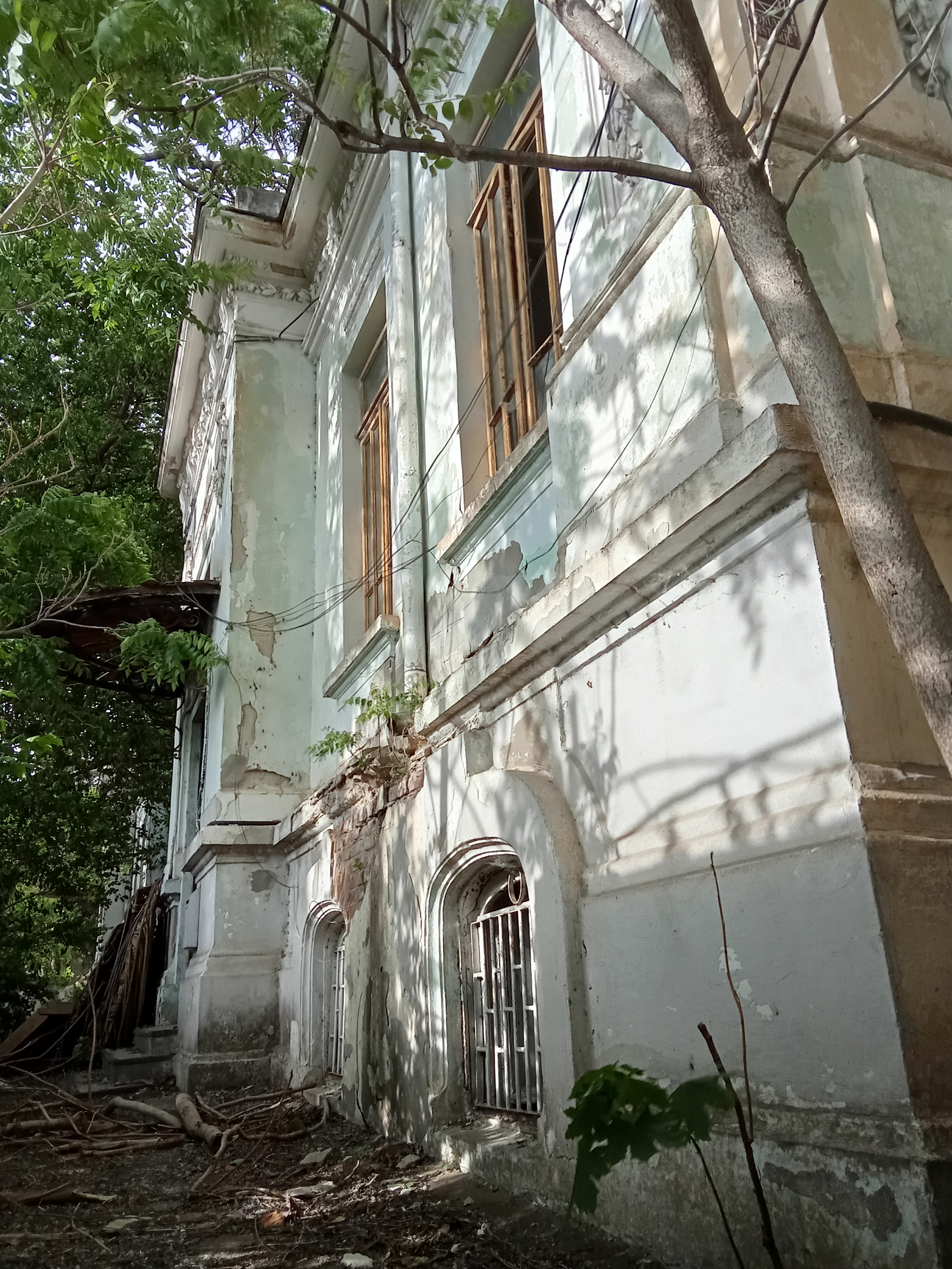 Imobilul centenar de pe strada Gării caută proiectanţi pentru renovare (FOTO)