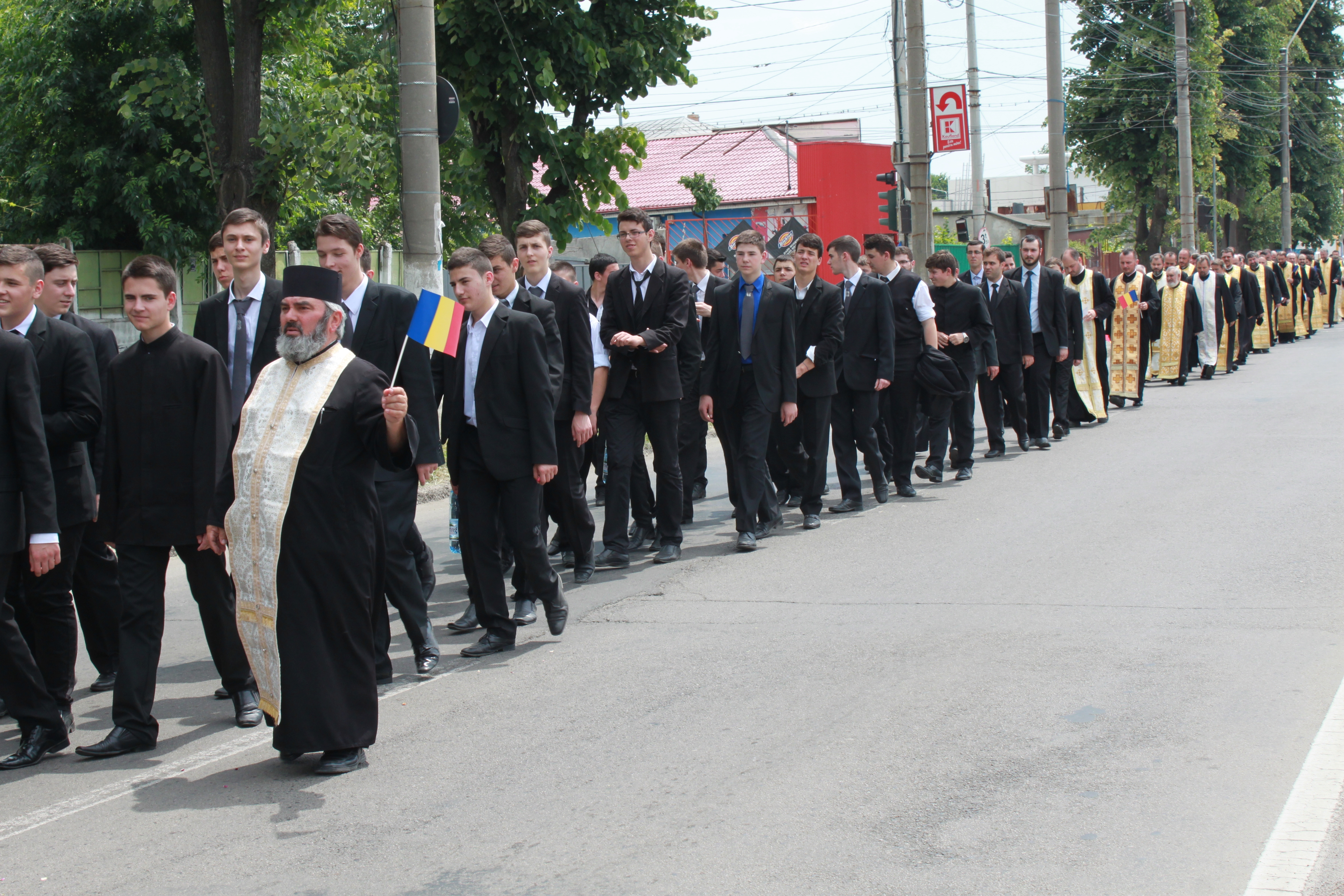 Sute de credincioşi au participat la procesiune de Înălţarea Domnului