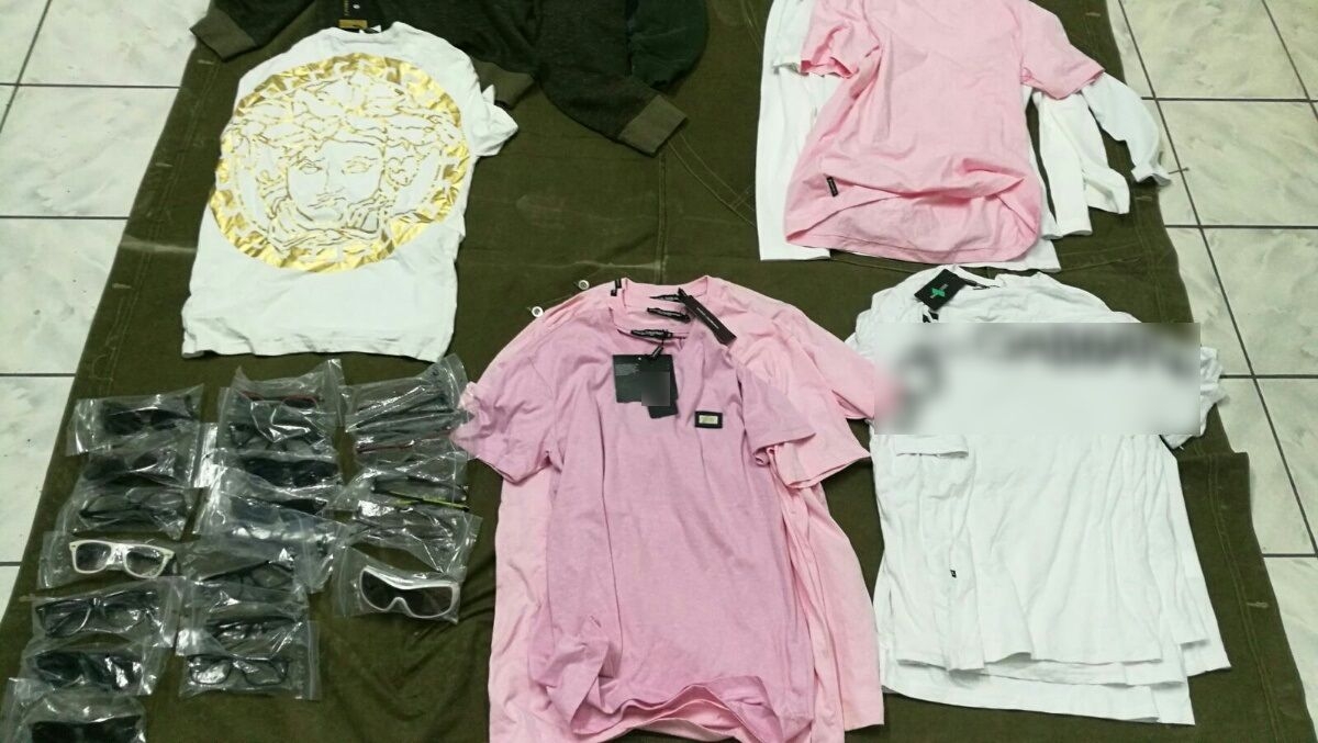 HAINE CONTRAFĂCUTE confiscate de poliţiştii de frontieră