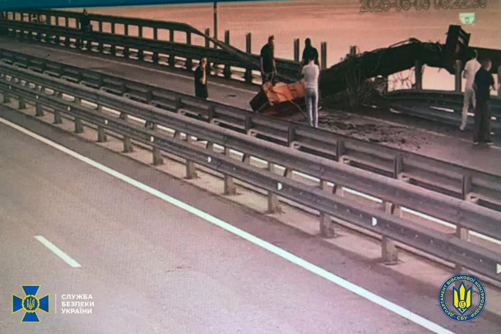 Ucraina a lovit a treia oară „podul lui Putin”