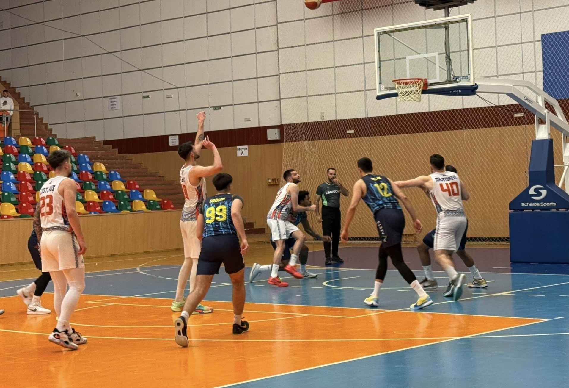 Baschetbaliștii de la CSM, învinși în seria cu Sibiul