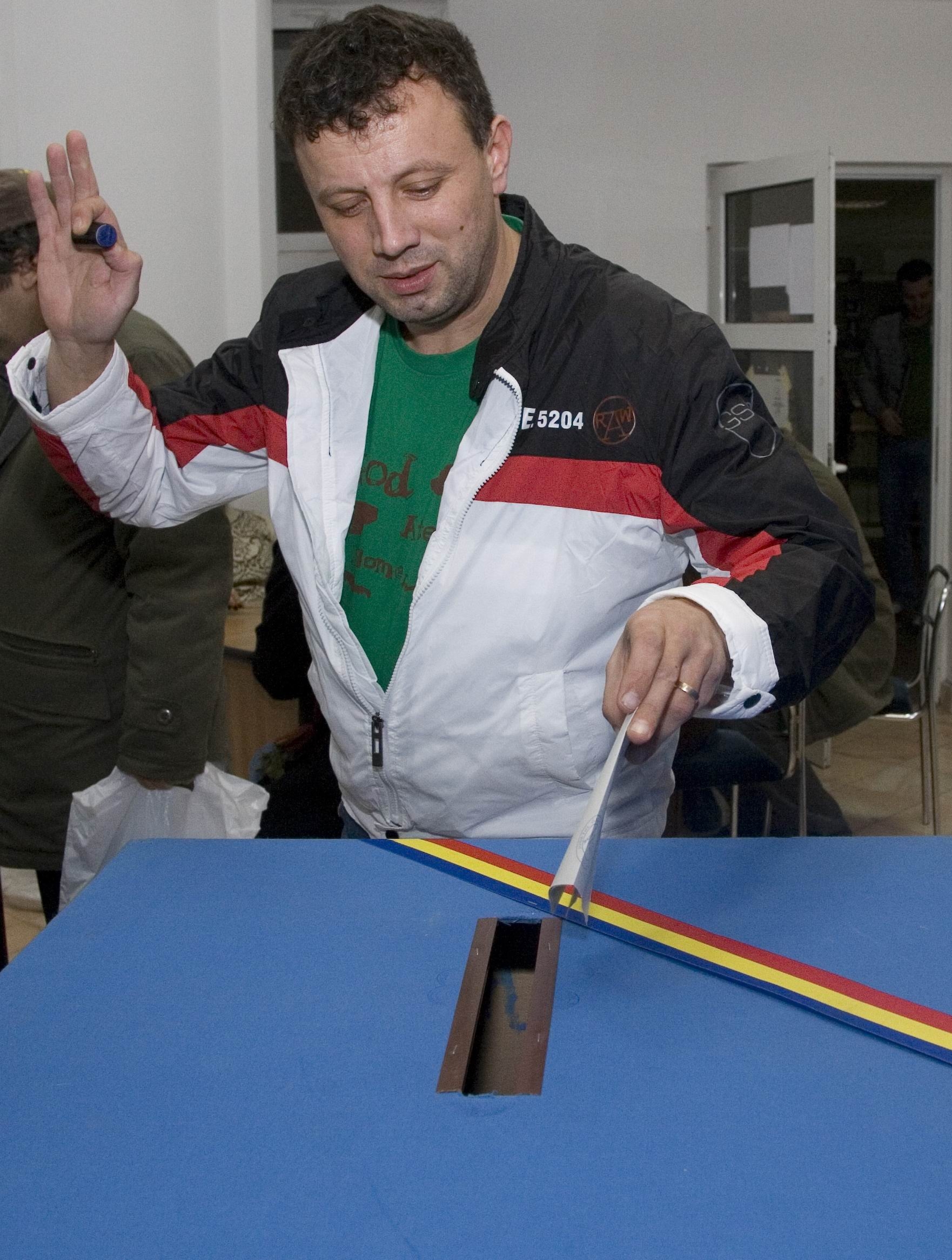 Interpelare în Parlament pe tema alegerilor de anul viitor