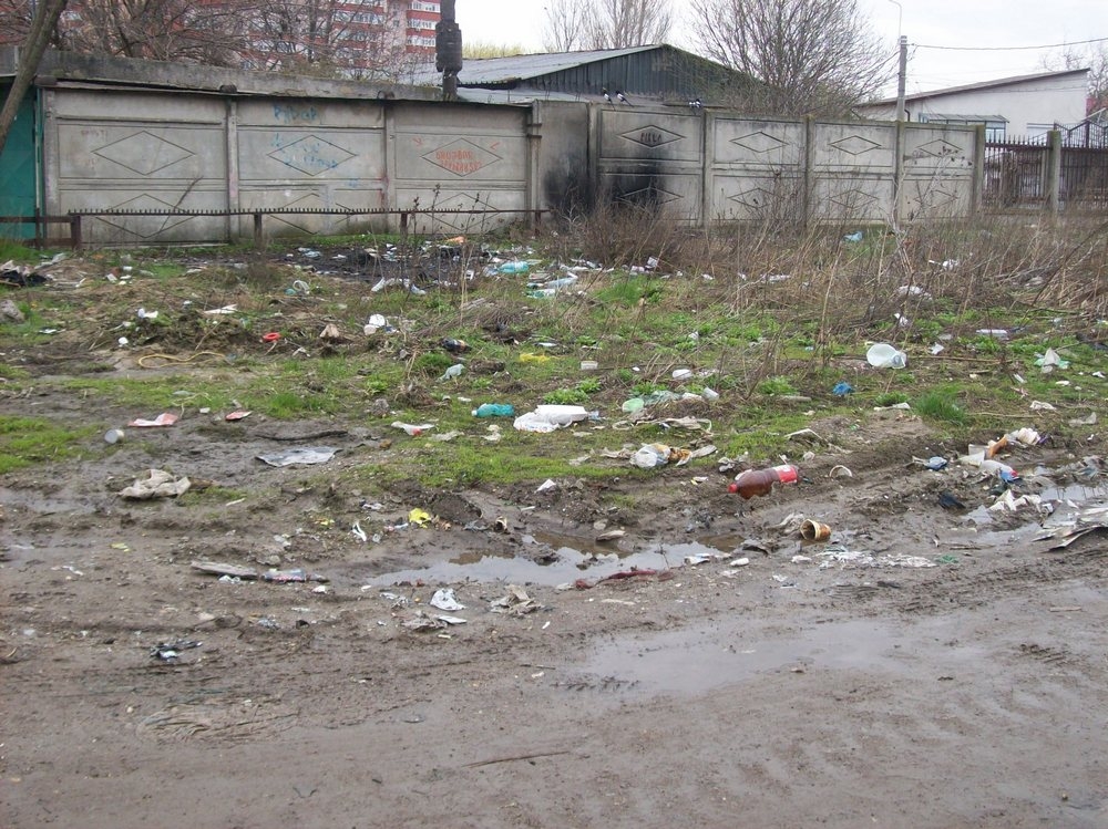 STRADA Prunarilor - UITATĂ de vreme şi de autorităţi (FOTO)