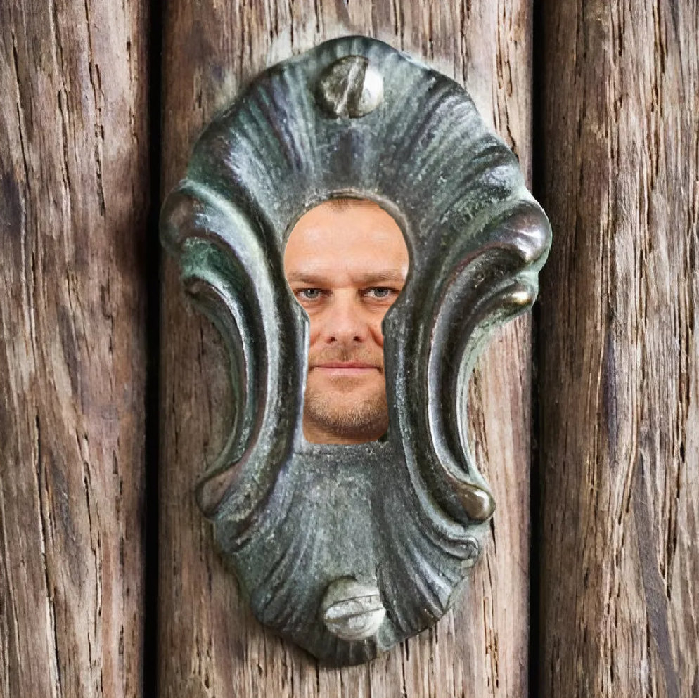 Cineva a furat săgeata şi a ascuns cheia