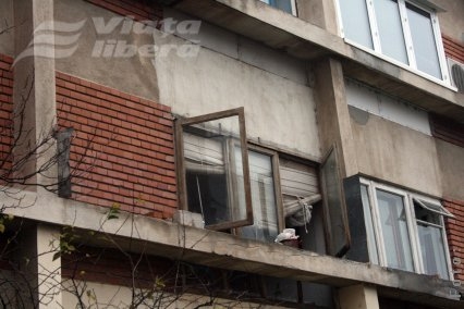 Octogenară şi nepot găsiţi asfixiaţi în casă