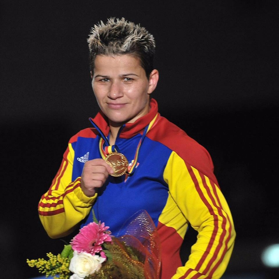 STELUȚA DUȚĂ, campioana crescută în orfelinate, se întâlneşte cu gălăţenii la KineDok