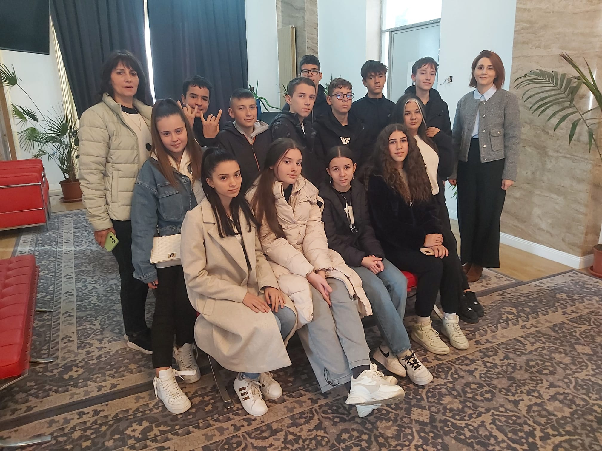 Elevi de la Şcoala "Sfinţii Împăraţi", în vizită la "Viaţa liberă"