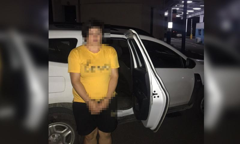 Urmărită internațional, prinsă la intrarea în țară