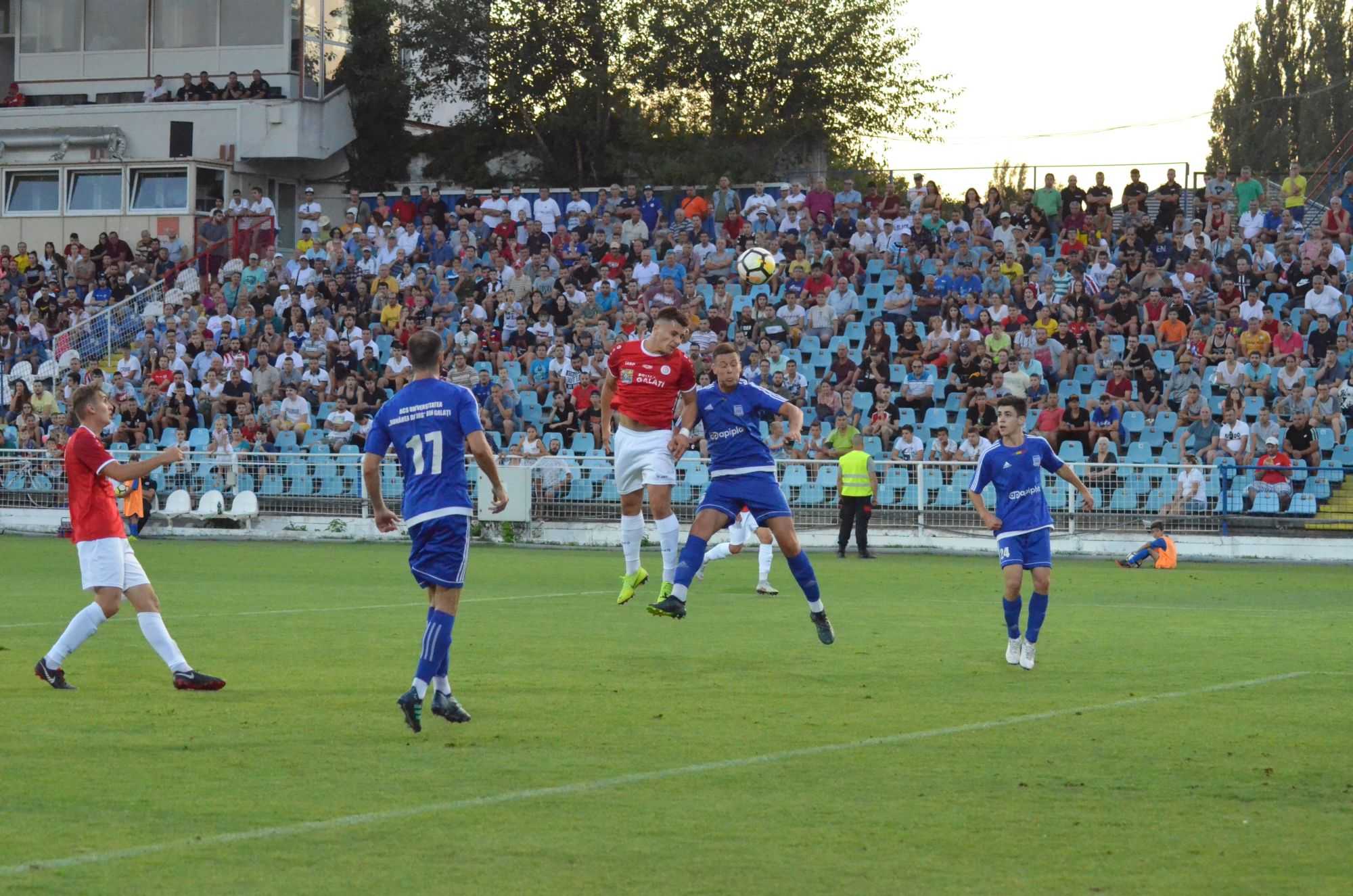 Fotbal pentru comunitate | Suporterii alături de elevii defavorizați