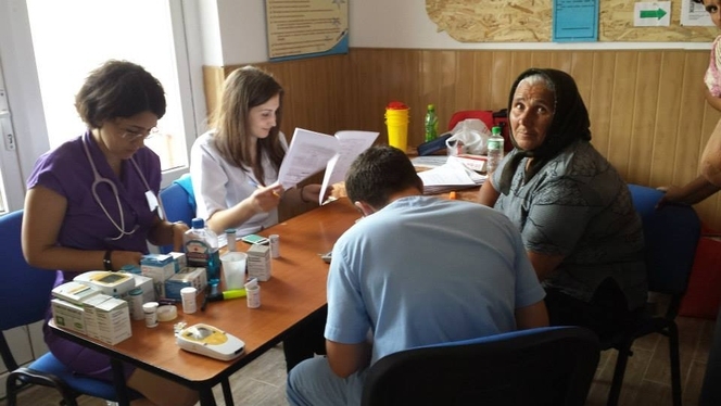 GRATUIT/ 40 de medici şi studenţi oferă CONSULTAŢII la Corod