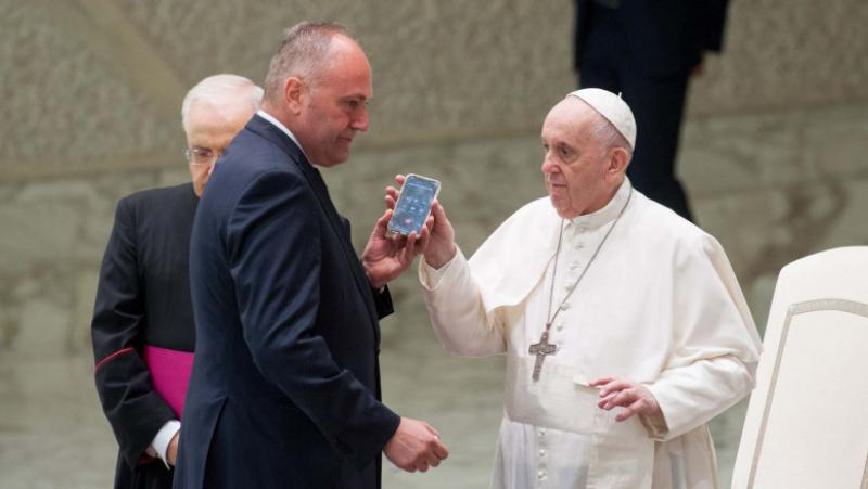 Apel misterios pentru Papa Francisc