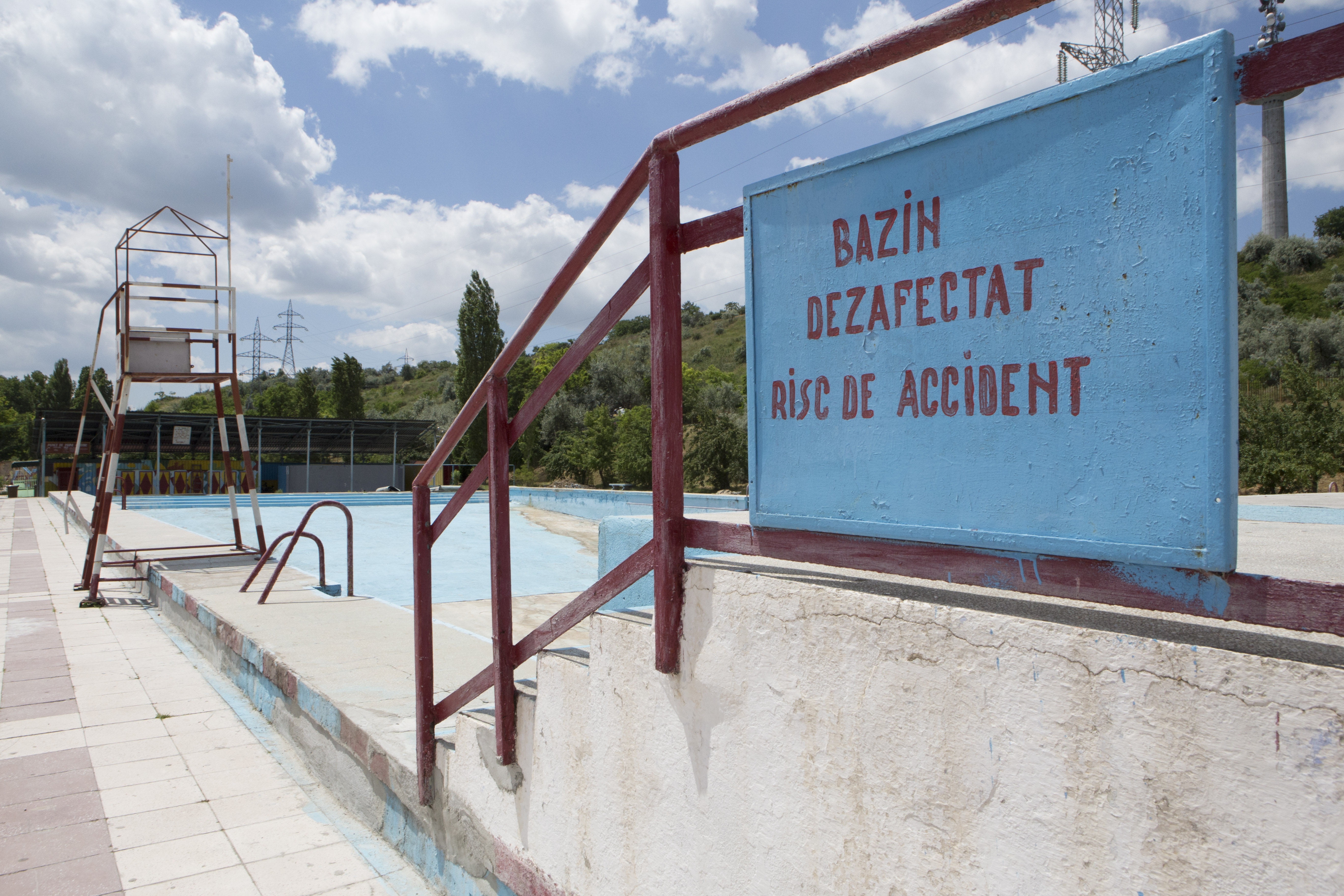 La Plaja Dunărea, amenajare AMÂNATĂ din nou/ Bazinul, PLIN cu apă de ploaie