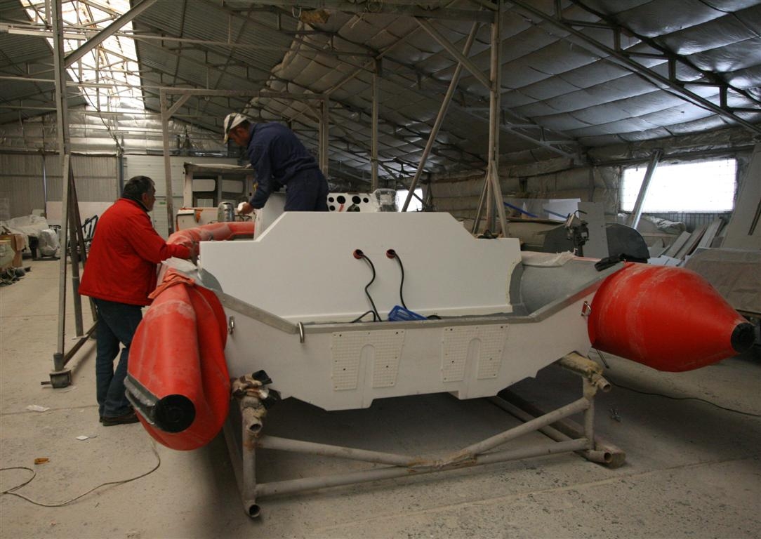 AFACEREA TA/ ”Fabrica” de ambarcaţiuni de agrement. Piaţa luxului nu a dispărut (GALERIE FOTO)