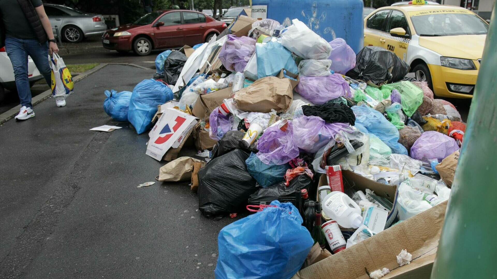 Munții noștri de gunoaie aur curat poartă