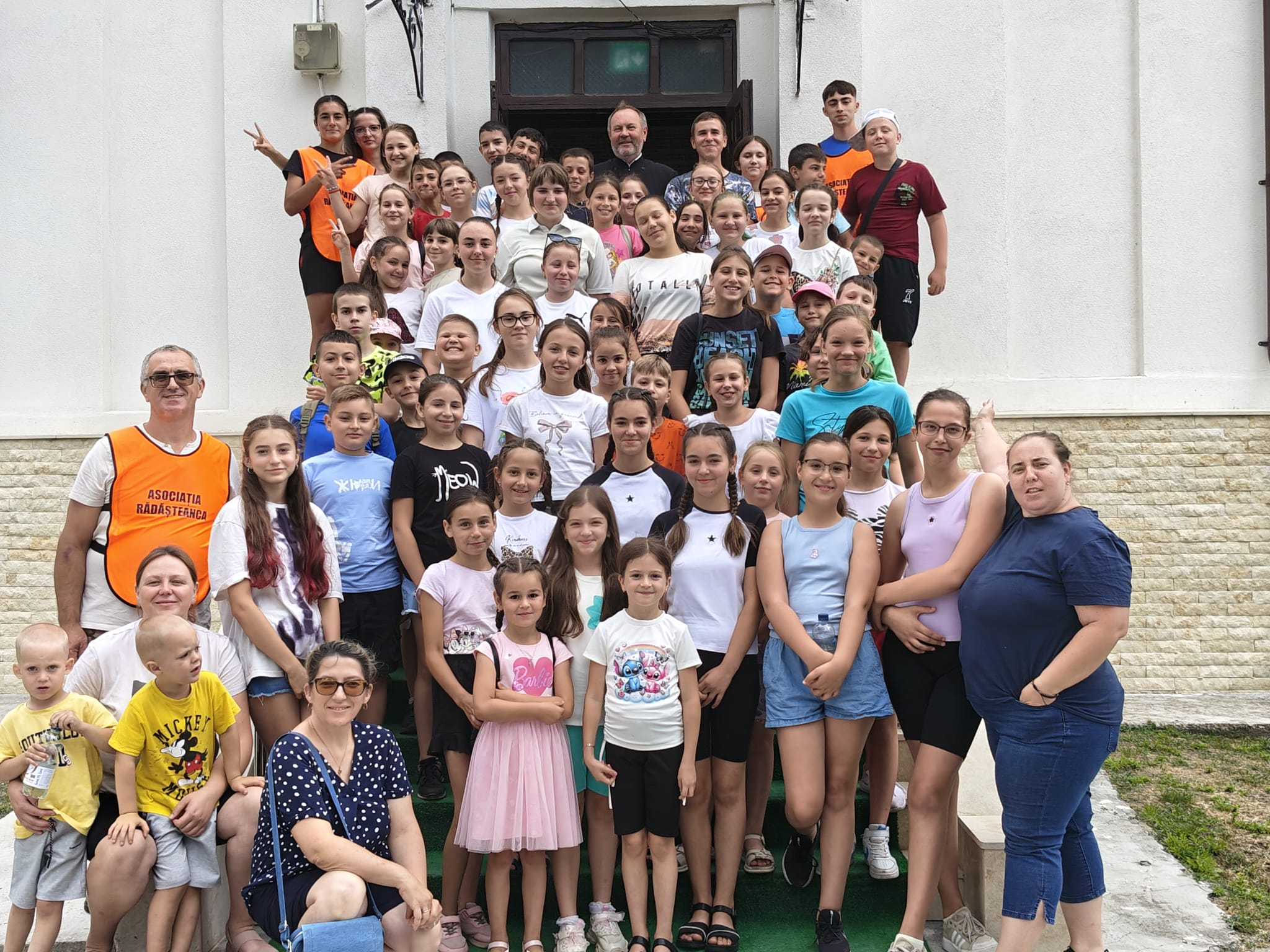 „Aripi pentru suflet” - tabără pentru 85 de copii la Rădești