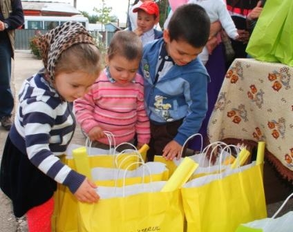 Sprijin umanitar marca ONU/ Haine şi materiale medicale pentru comunele calamitate