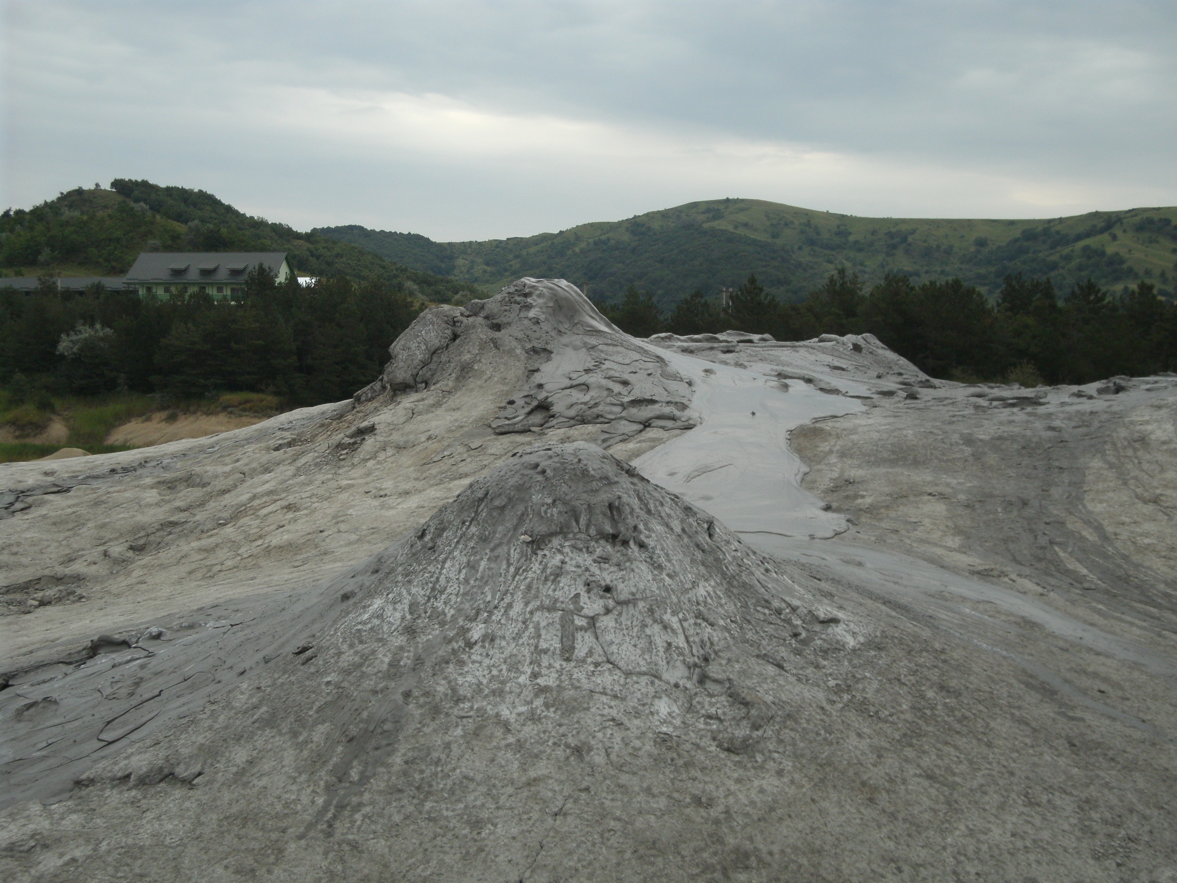 DECOR demn de HOLLYWOOD la Buzău/ La Vulcanii Noroioşi te simţi ca pe ALTĂ PLANETĂ (FOTO/ VIDEO)