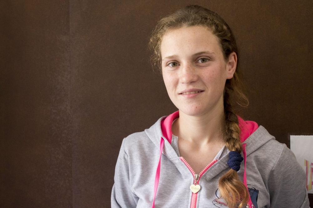 Povestea unei adolescente din Galaţi: Voluntară la fundaţia unde a crescut