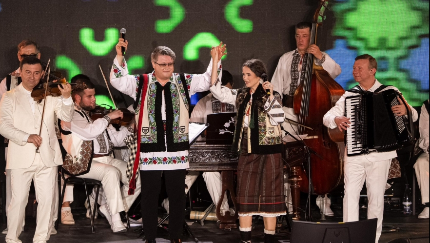 Invitație de nerefuzat din partea Iulianei Tudor