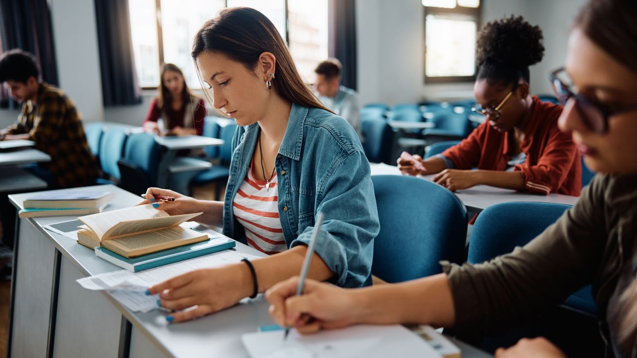 Câți bani vor primi studenții, din burse, în 2026