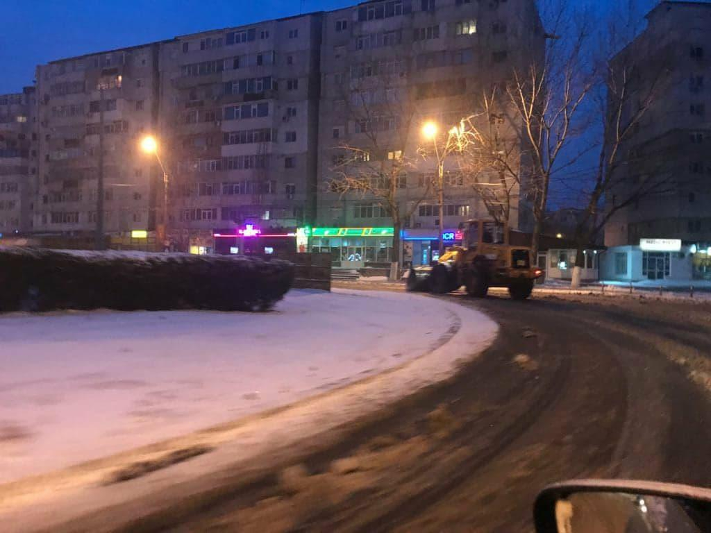 Fără probleme majore din cauza zăpezii şi a viscolului