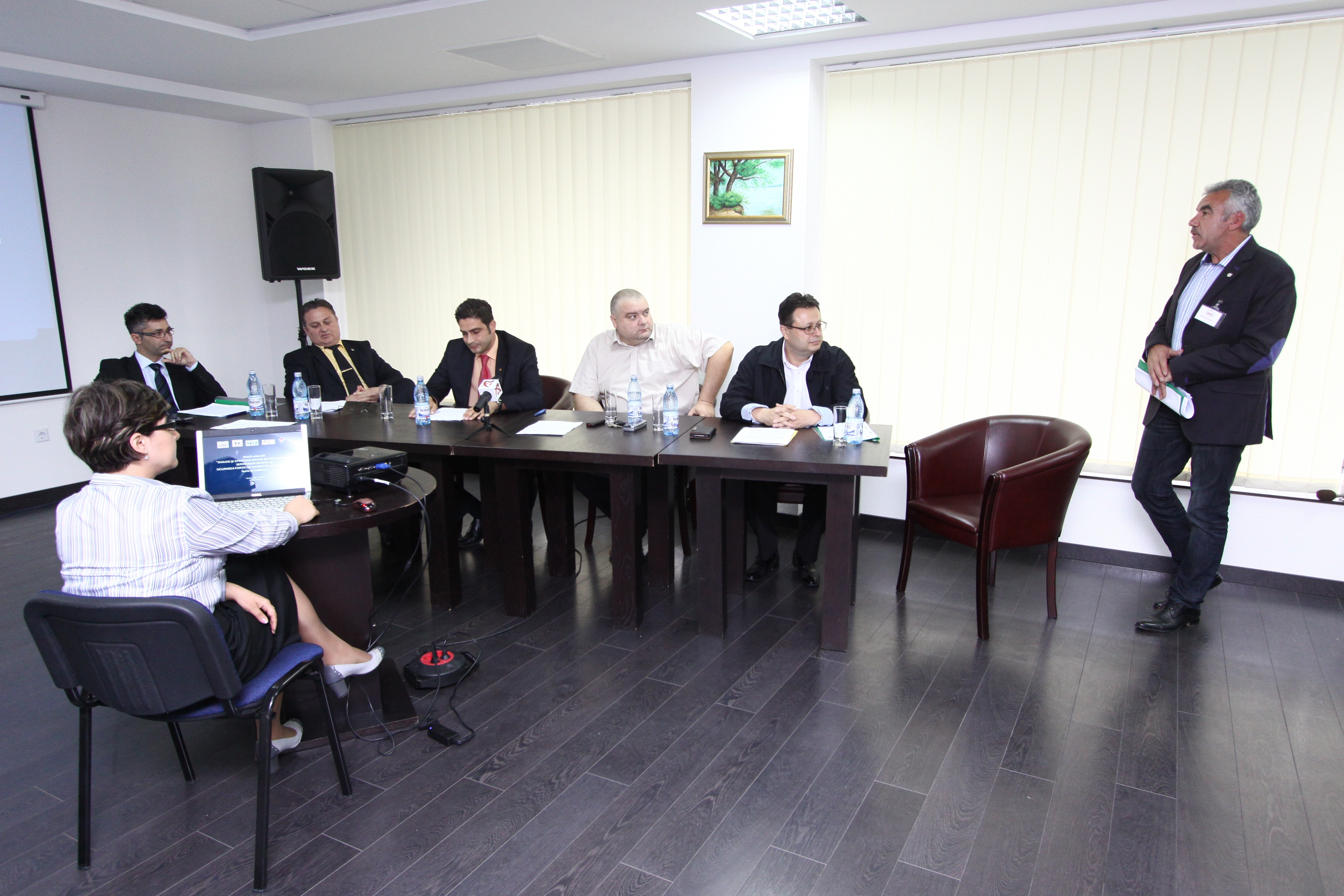 Candidaţii, din nou în dezbatere 