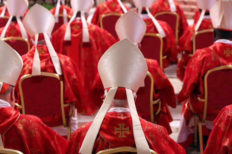 A început cel mai mare conclav din istorie, pentru alegerea unui nou papă