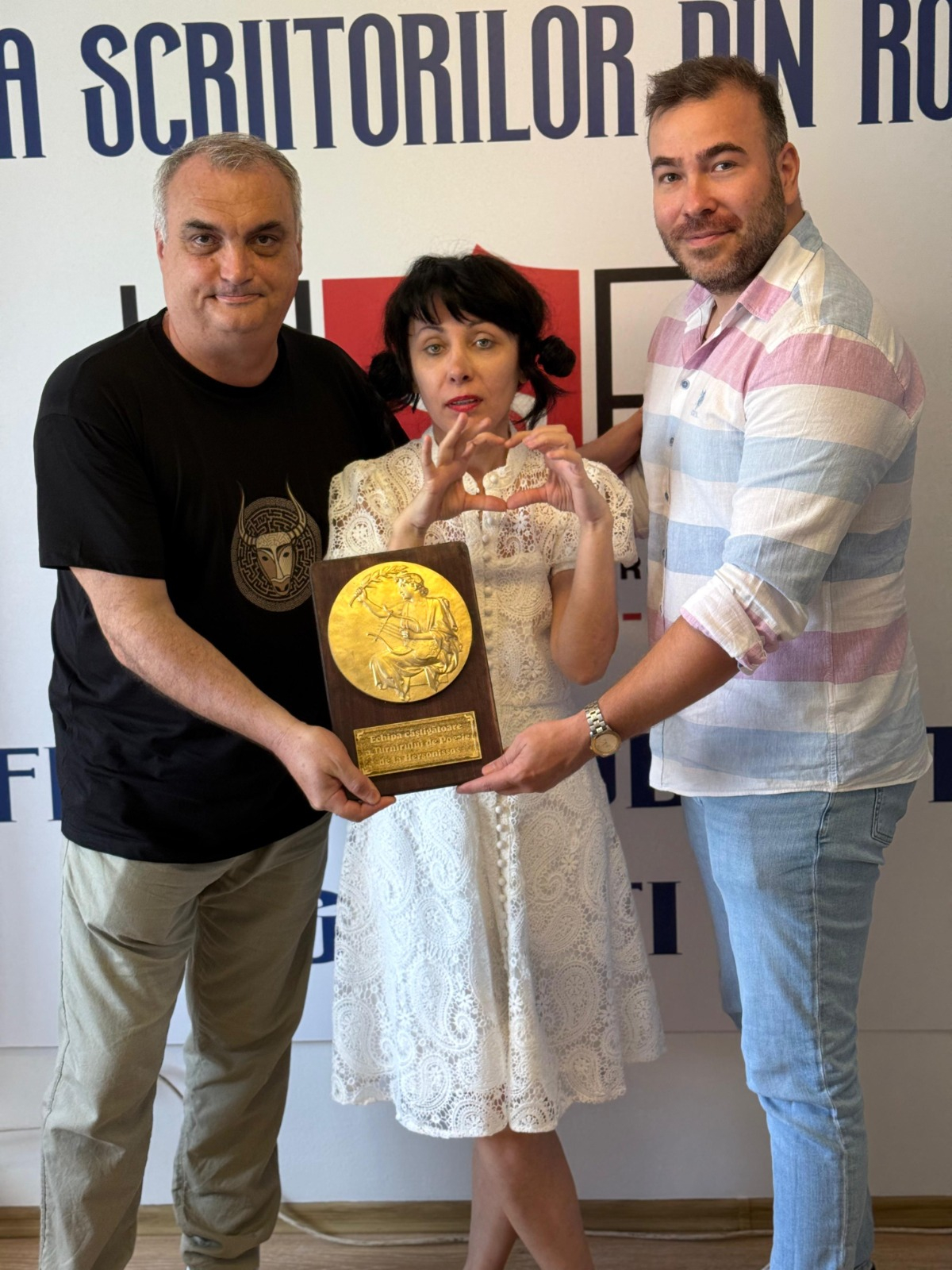 Poezia gălățeană contemporană a primit „Cununa de lauri” de la Hersonissos la Turnirul de poezie din Grecia (GALERIE FOTO)