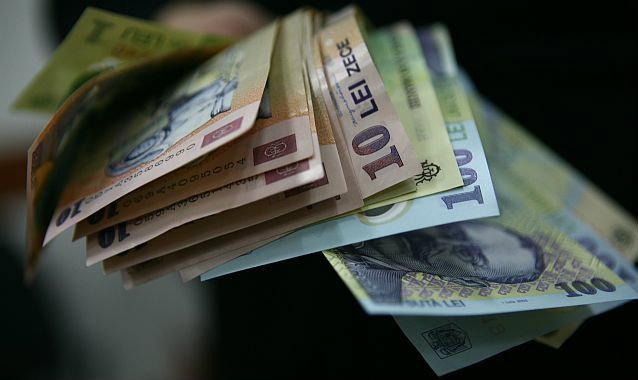 MAJORĂRI SALARIALE substanţiale pentru angajaţii din FINANŢE, pentru „eliminarea riscurilor”