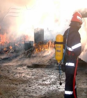 Barăcile-torţe de la marginea oraşului  