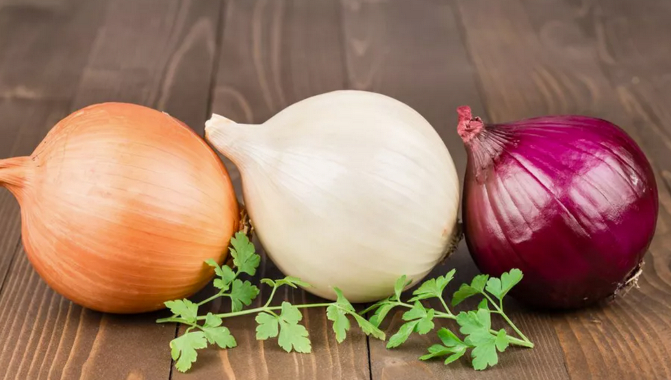 Războiul cepei - "regina albă" vs "regina roșie"