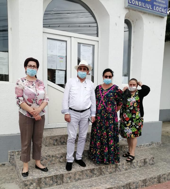 Fuste autentice ţigăneşti pentru subprefectul Viorica David