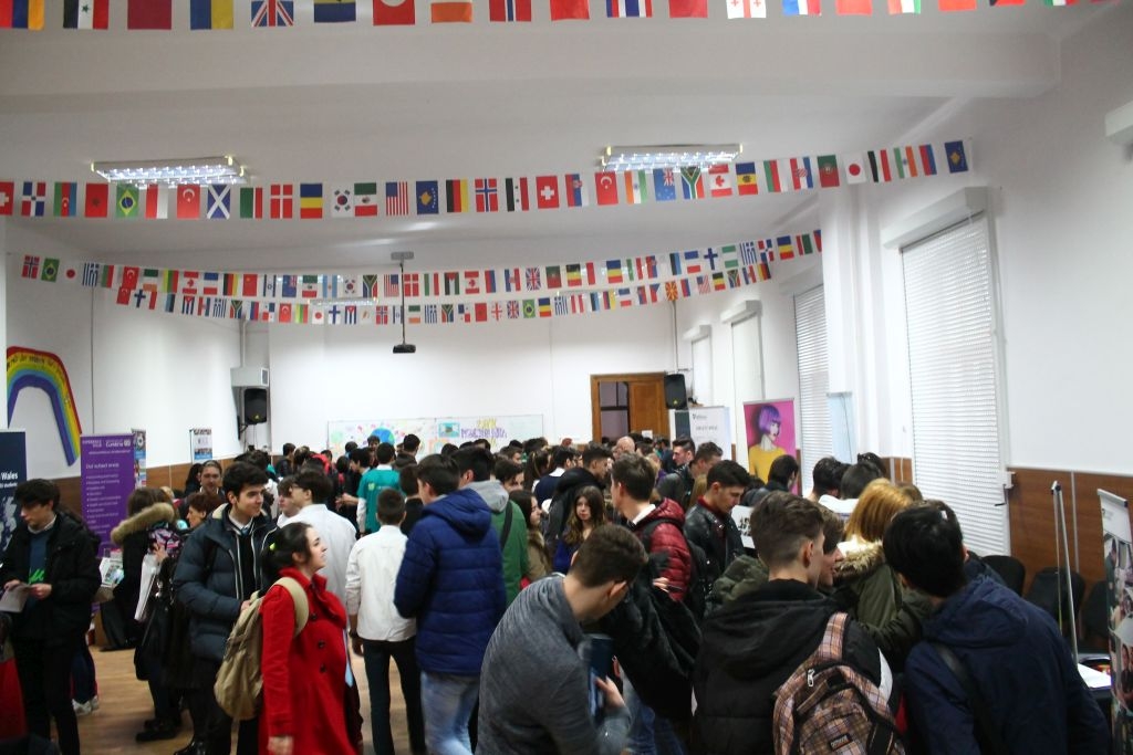 Zeci de oferte la TÂRGUL UNIVERSITĂȚILOR. Iată care este cea mai ATRACTIVĂ