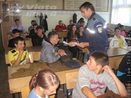    Poliţiştii urmăresc „prospătura” de la Grupul Şcolar „Paul Bujor”