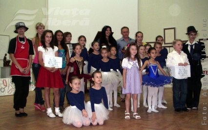 În urma expoziţiei cu vânzare s-au strâns 250 de lei