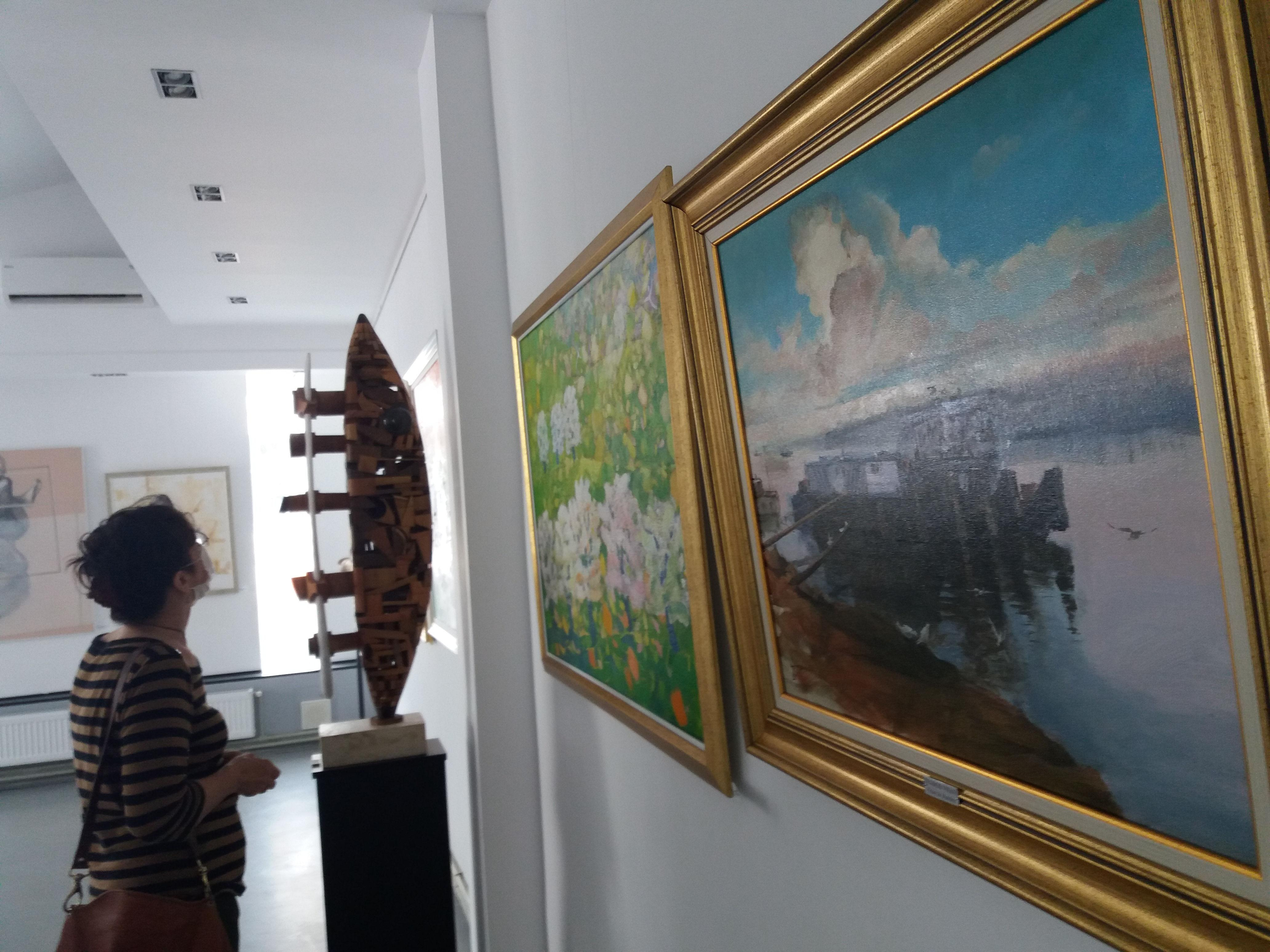 La Galeriile ”Mantu” se încheie arta de primăvară