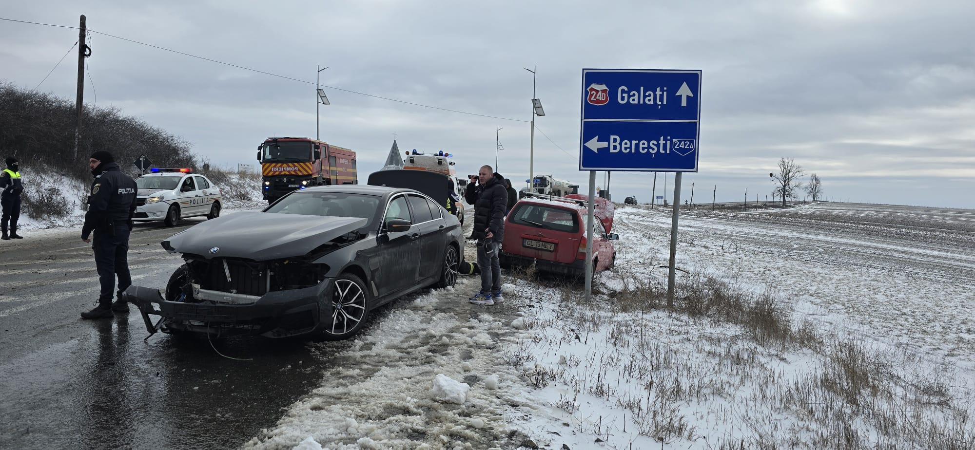 Accident grav lângă Berești. Șofer rănit în urma unei coliziuni