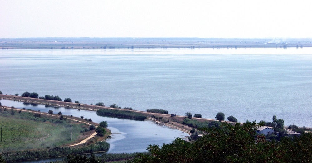 Cine cere concesiunea lacului Brateş