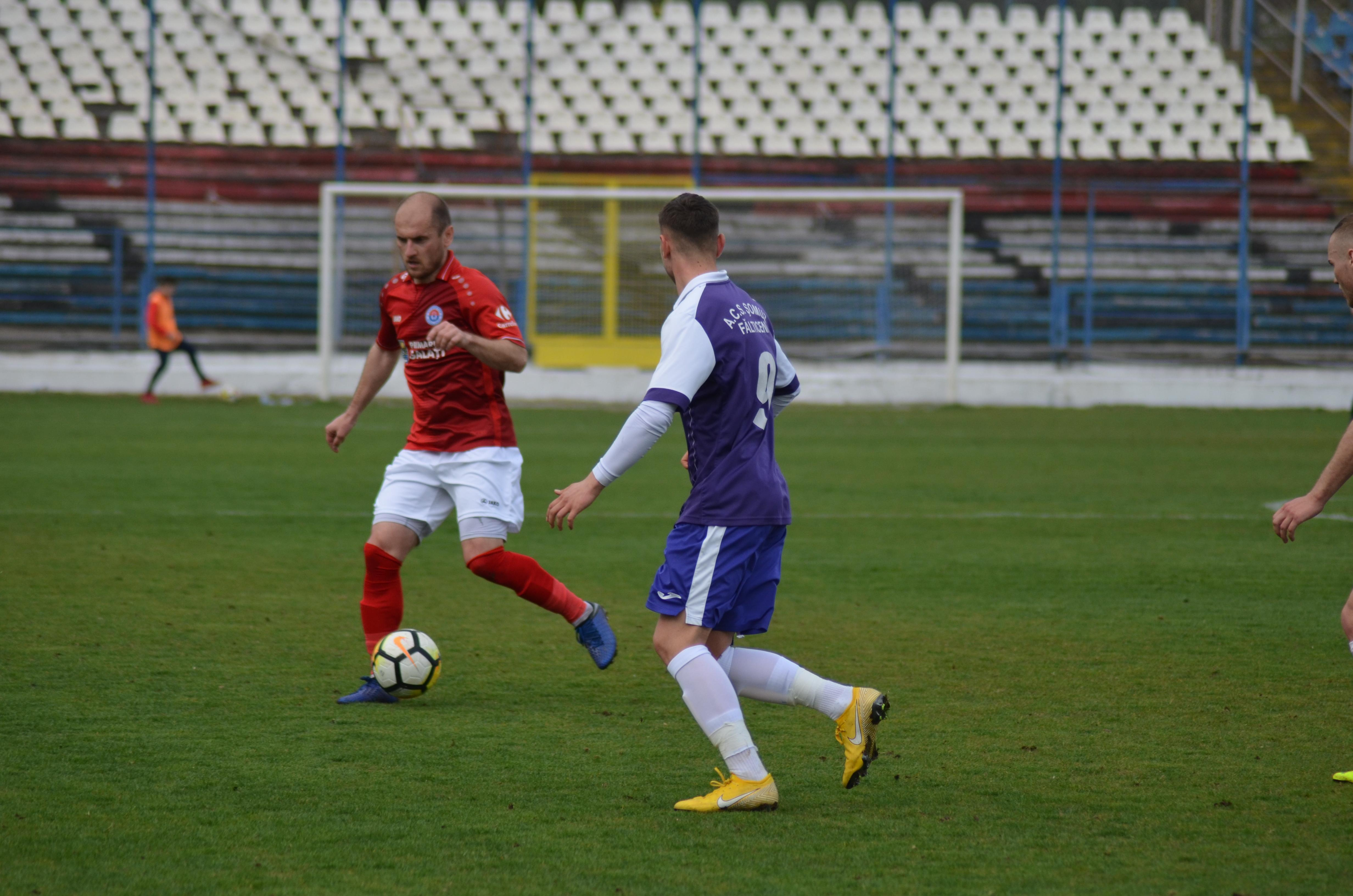 Oțelul și Sporting joacă în deplasare. Partide cu miză doar morală