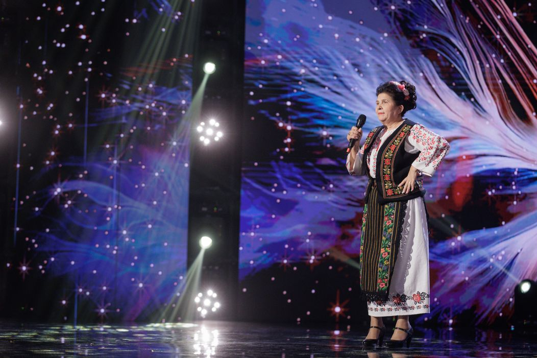La 63 de ani, o gălăţeancă a scos la joc publicul „Românii au talent”