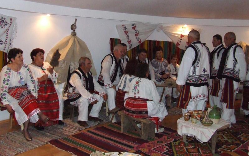 NOAPTEA MUZEELOR, la Centrul Cultural din Galaţi: EXPOZIŢIE de obiecte etnografice