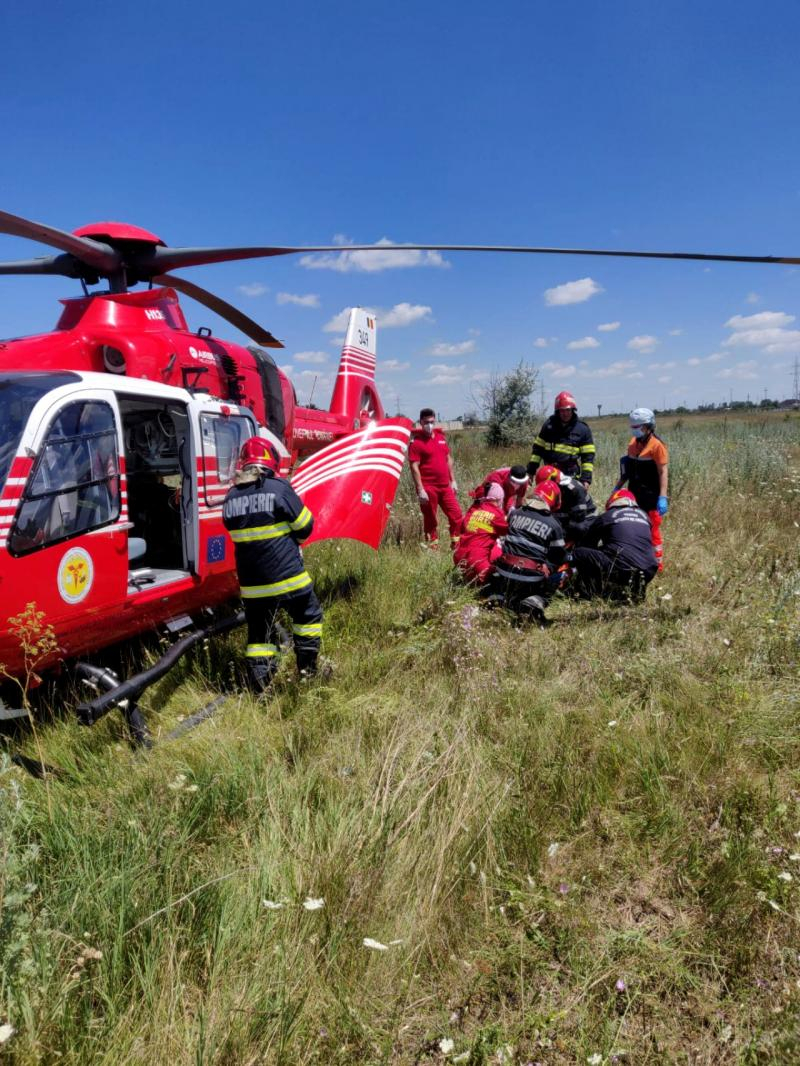 Înghițit de un mal de pământ, la scăldat